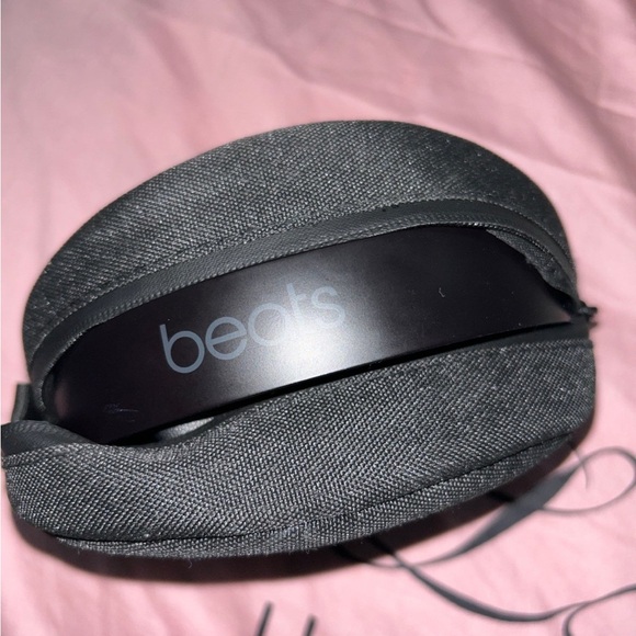 Beats by Dre Headphones - Picture 2 of 4